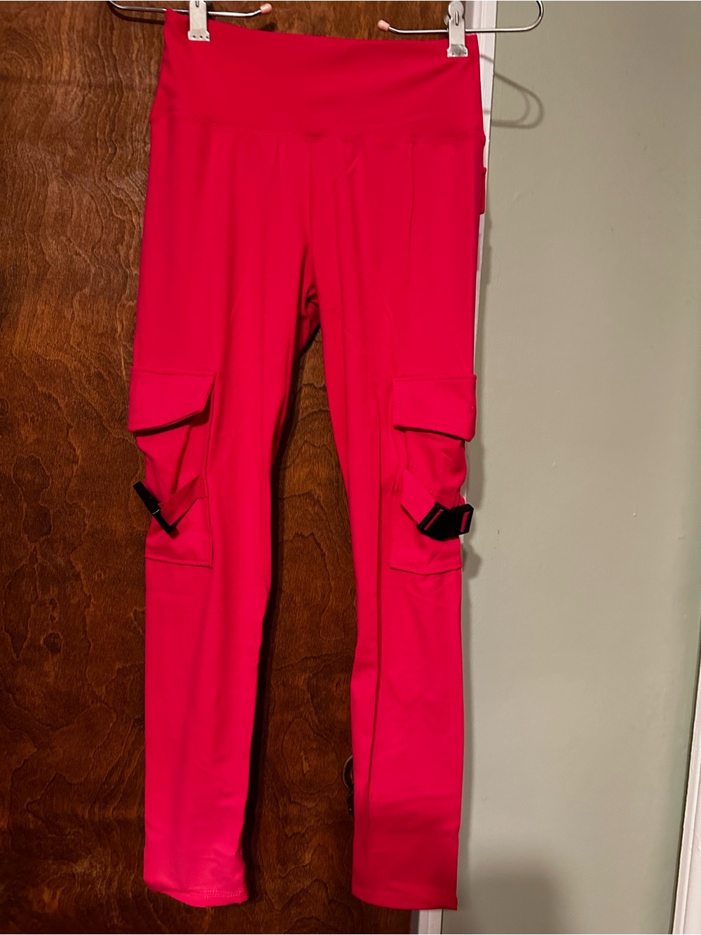 Women’s red/bright pink cargo leggings  size Small